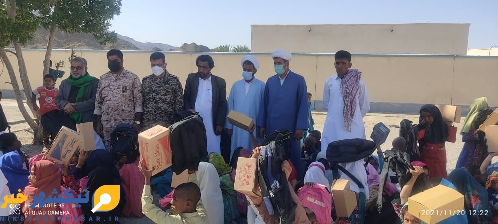توزیع بسته های آموزشی به مناسبت هفته بسیج در شهرستان نیکشهر
